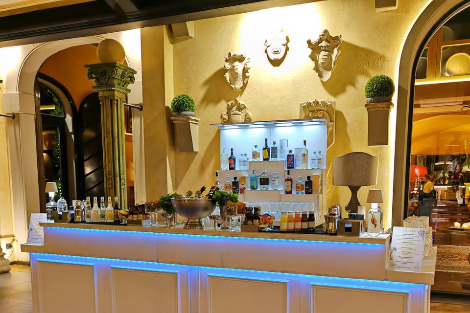 Boiserie Bar