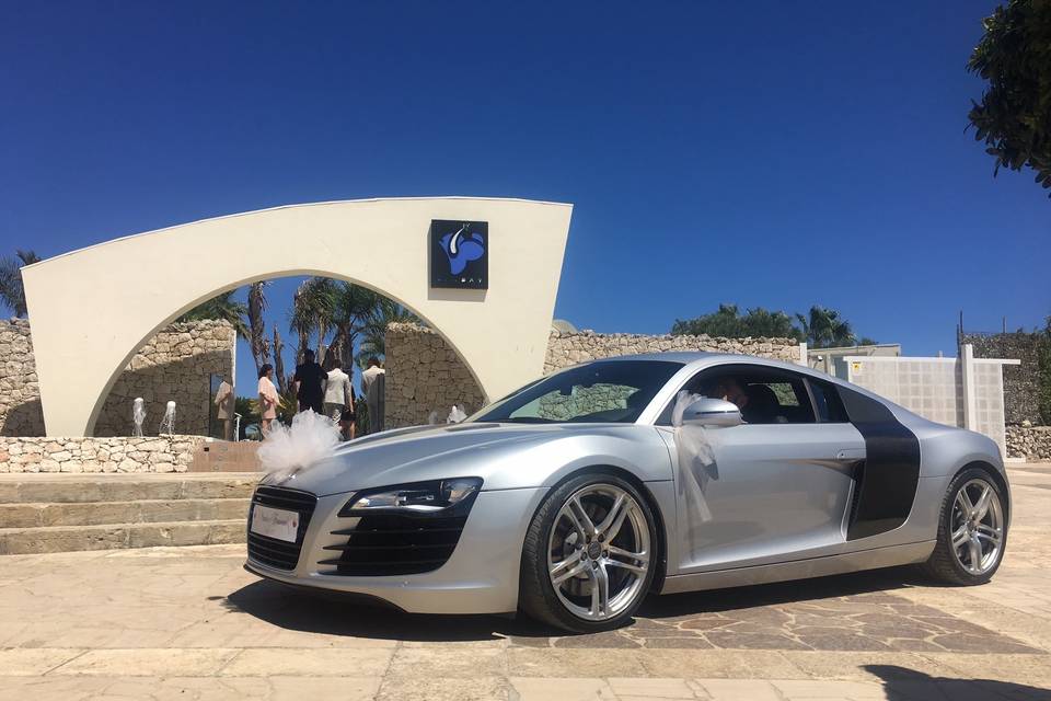 R8 con gli  sposi