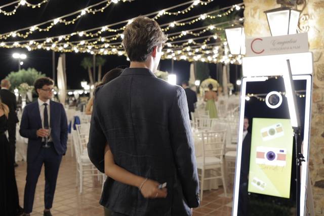 Selfie mirror wedding