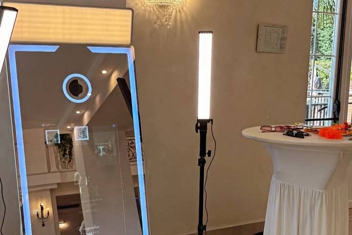 Selfie mirror wedding