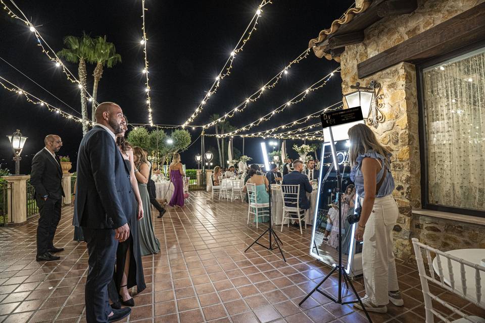 Selfie mirror wedding