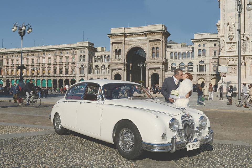 Sposi in piazza Duomo