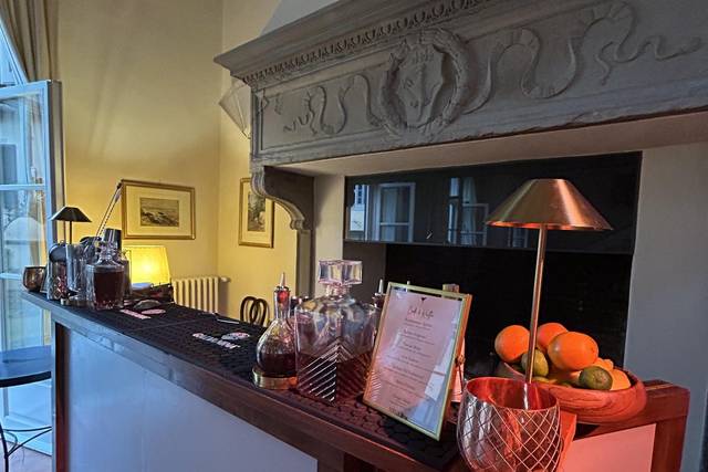 Allestimento bancone bar