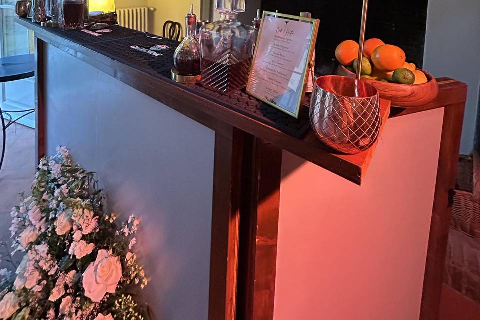Allestimento bancone bar