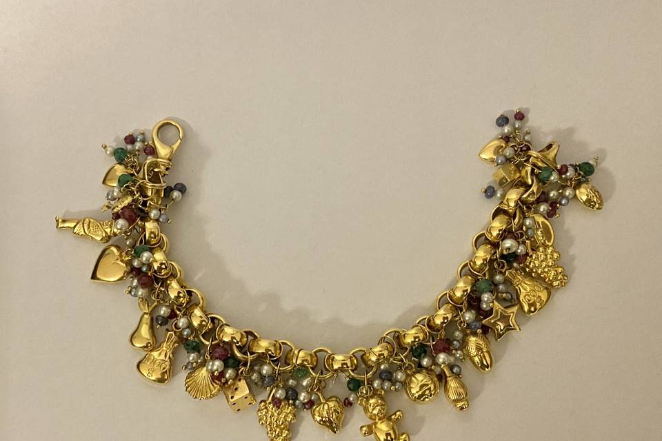 Bracciale con ciondoli in oro