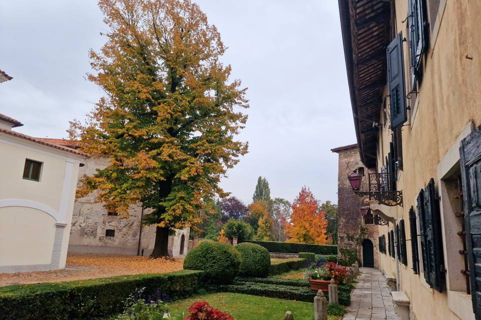 Palazzo principale e chiesa