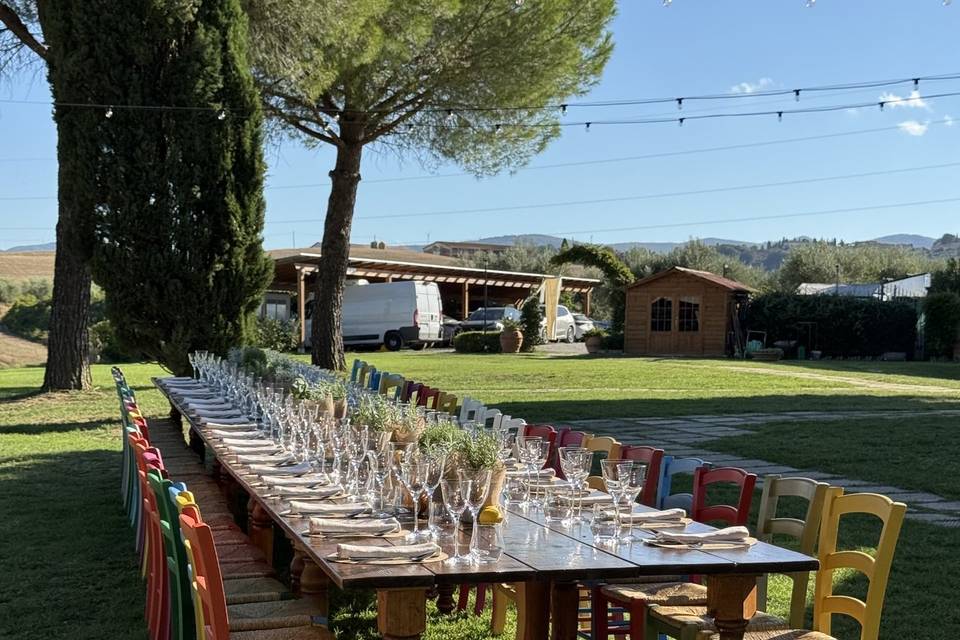 Tavolo imperiale in giardino