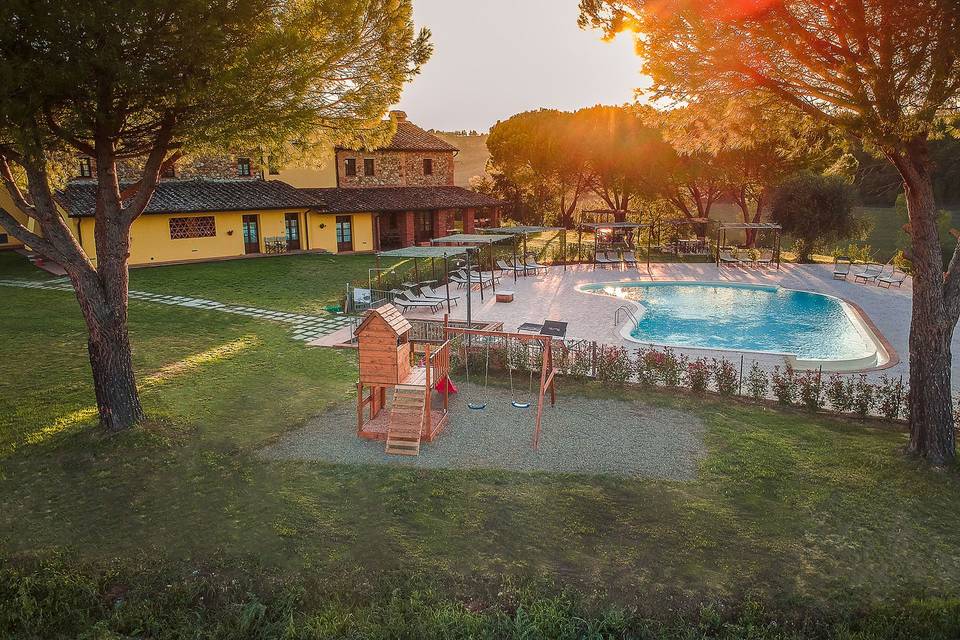 Piscina ed area giochi