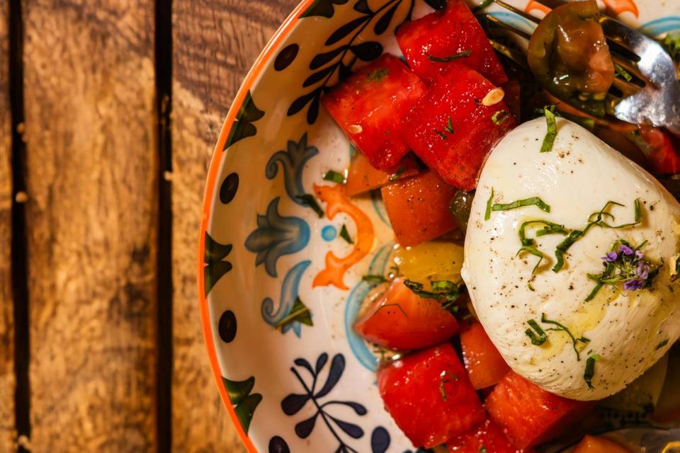 Bufala, mix di pomodori e semi