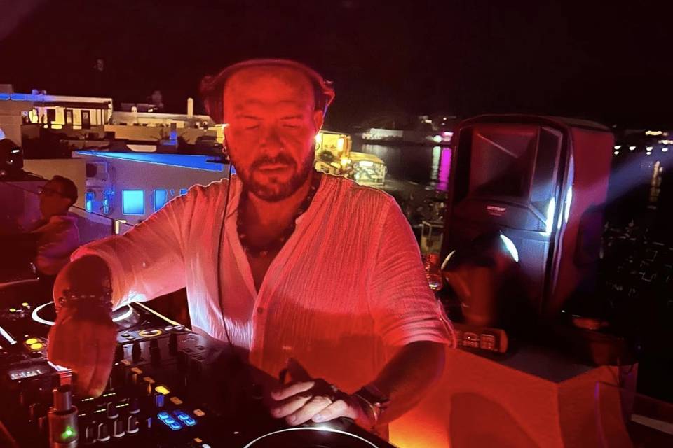 Dj Luciano