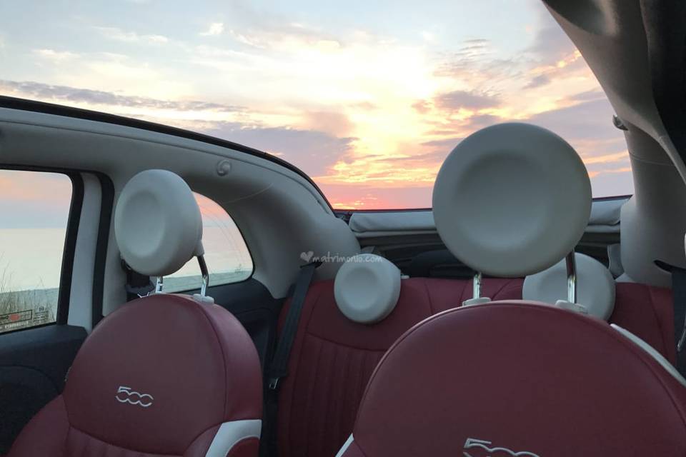 Fiat 500 cabrio al tramonto