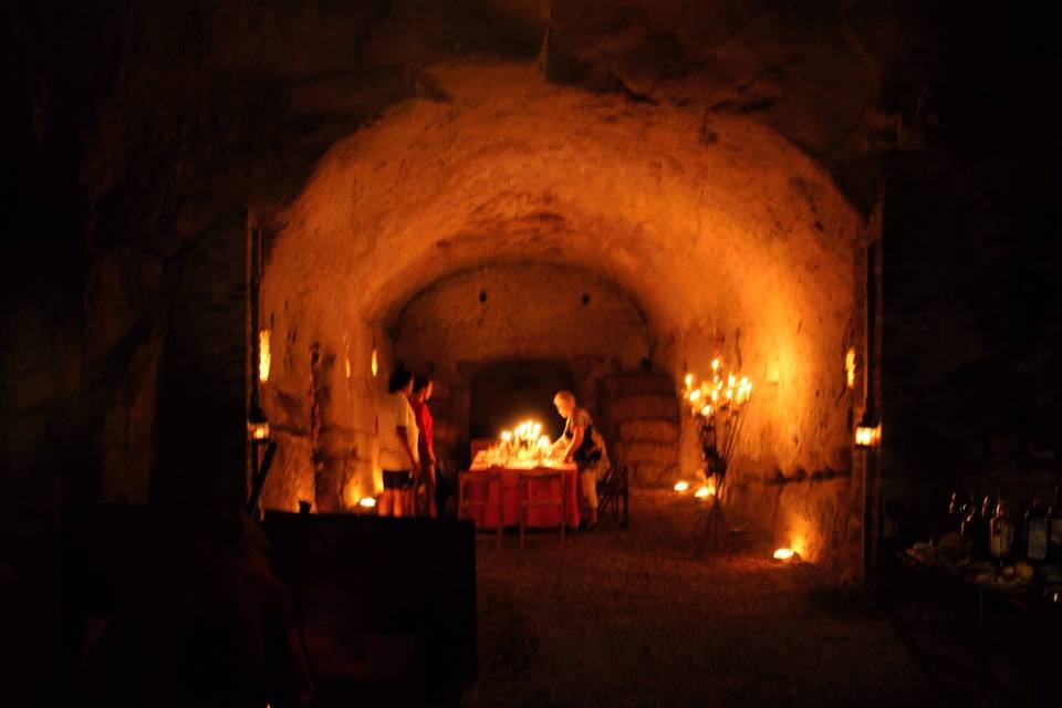 Cena suggestiva in grotta