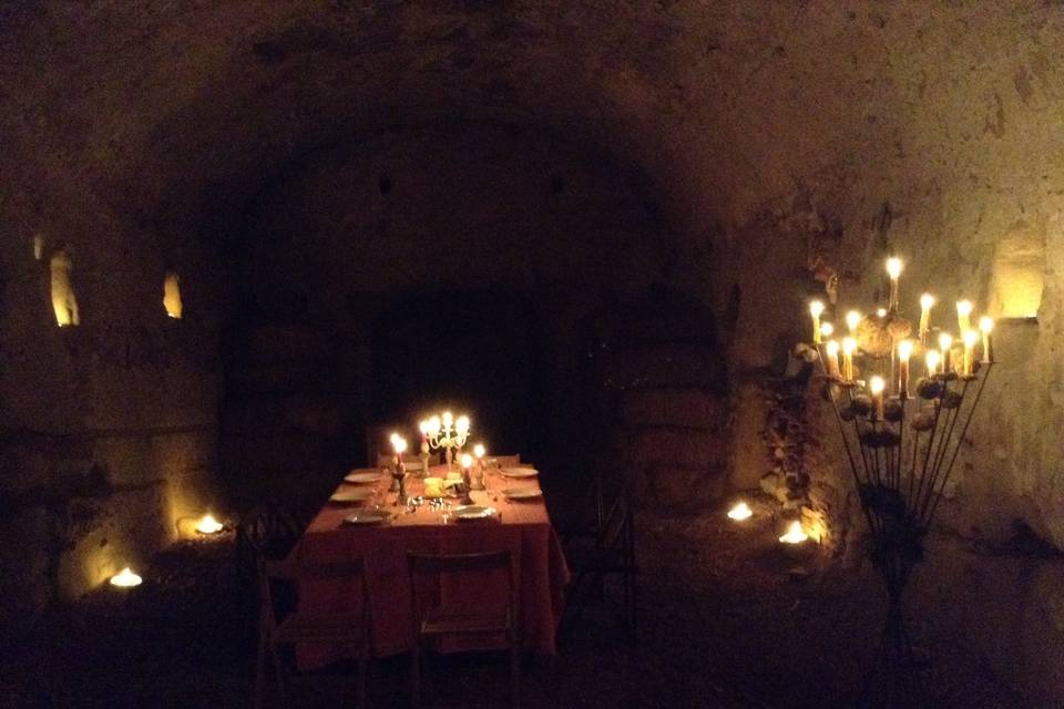 Cena suggestiva in grotta