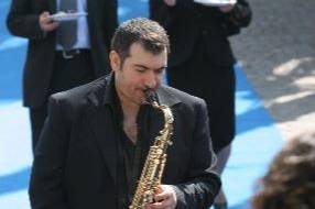 Simone Marra: Sax, Piano, Voce