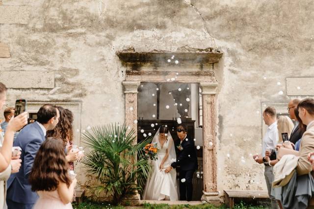 Uscita dalla chiesa