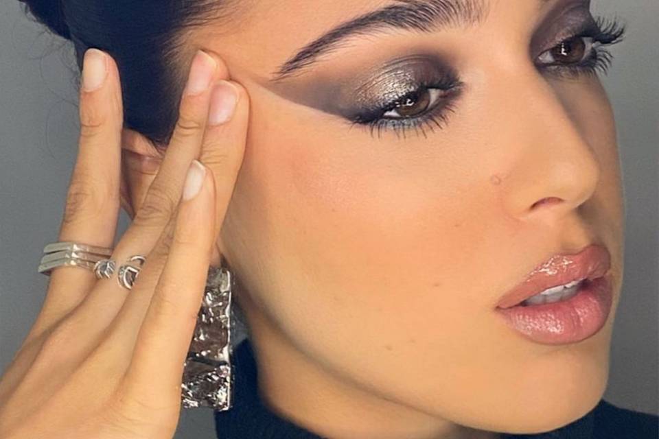 Glam make-up