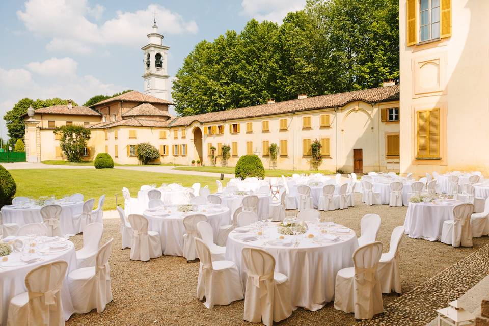 La cena nel cortile