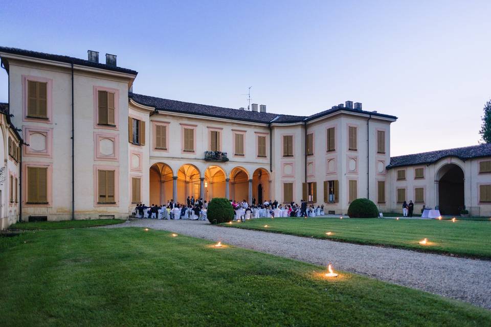 La cena nel cortile