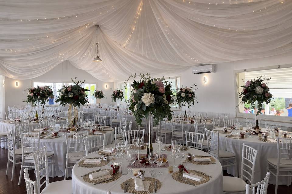 Sala con centro tavola