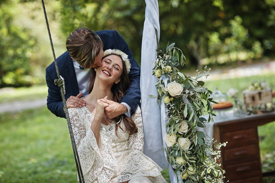 Sposo sull altelena e decorata con rose ed ulivo in Villa Castelbarco Pindemonte Rezzonico