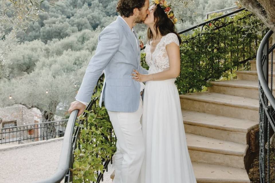Coppia di sposi in villa
