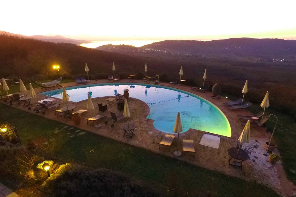 Piscina al tramonto