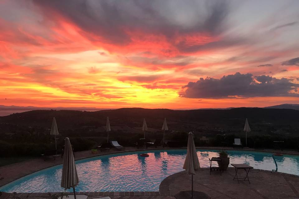 Piscina al tramonto