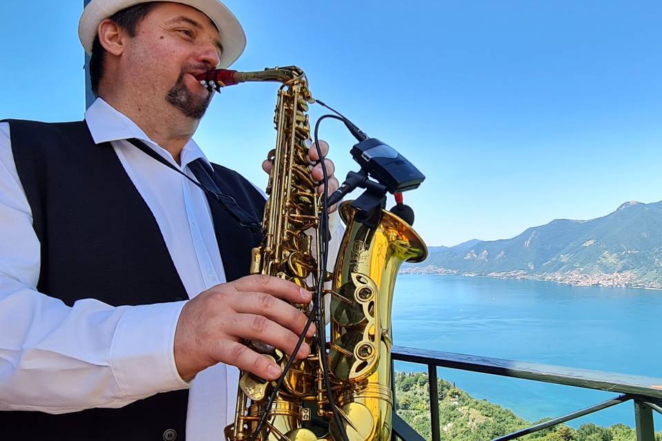 Musicista sax aperitivo