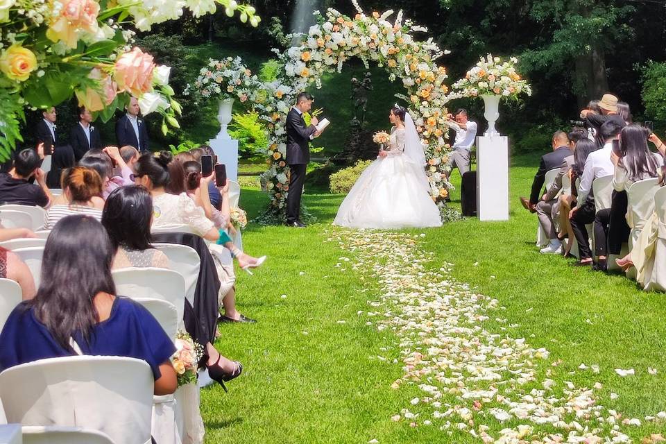 Romantico rito nel parco