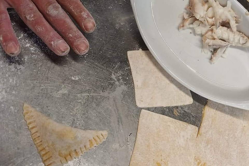 Mani in pasta