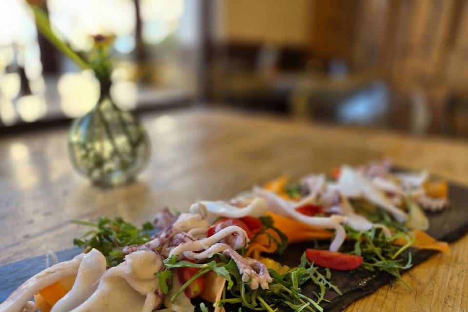 Insalata di mare tiepida