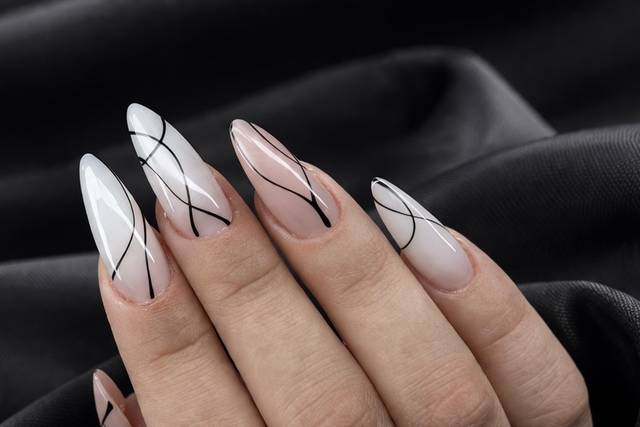 Nail art minimal black&white