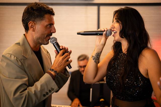 Foto frontale_ cantanti faccia a faccia