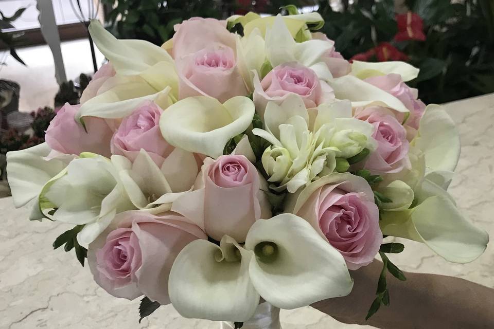 Bouquet (calle-rose-fresie)