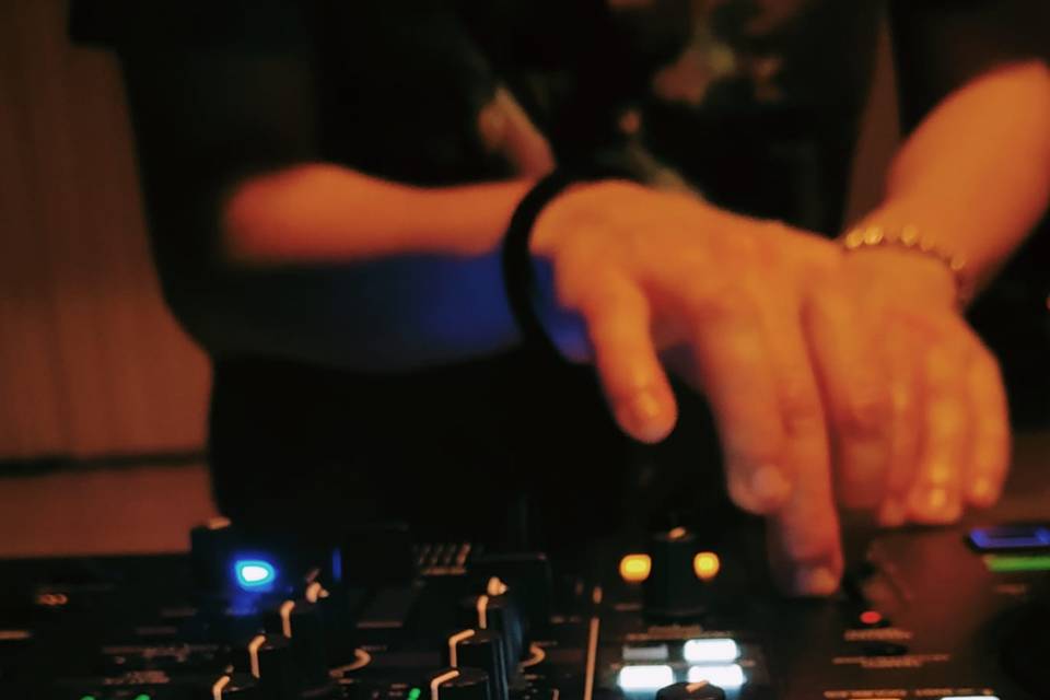 Foto rappresentative dj set