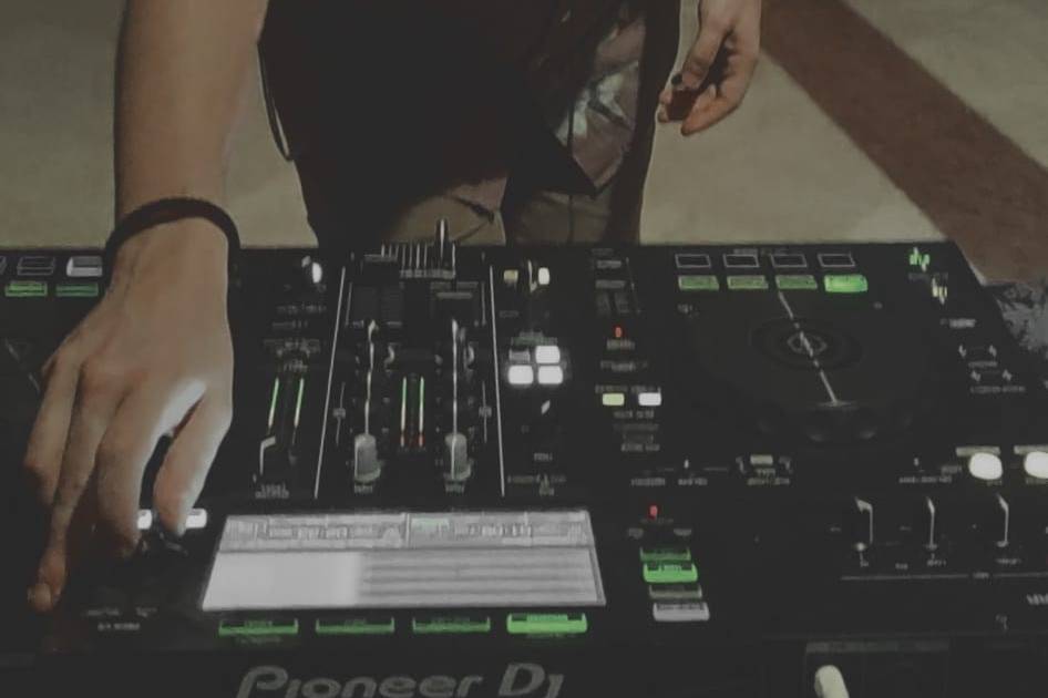 Foto rappresentative dj set