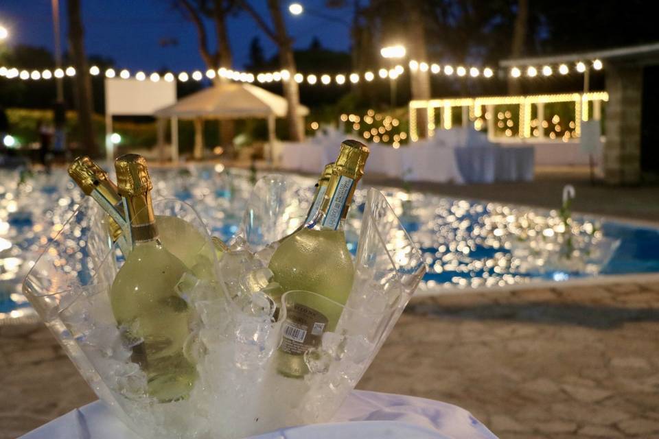 Aperitivo in piscina