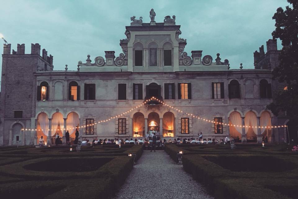 Cena nel giardino