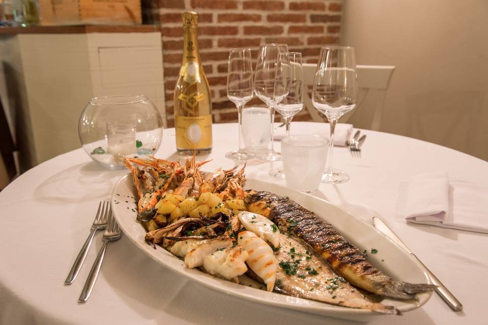 Piatto menù di pesce