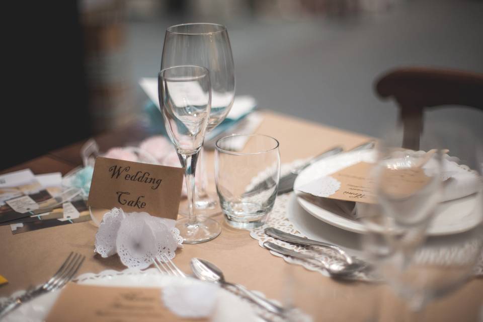 Table setting in carta