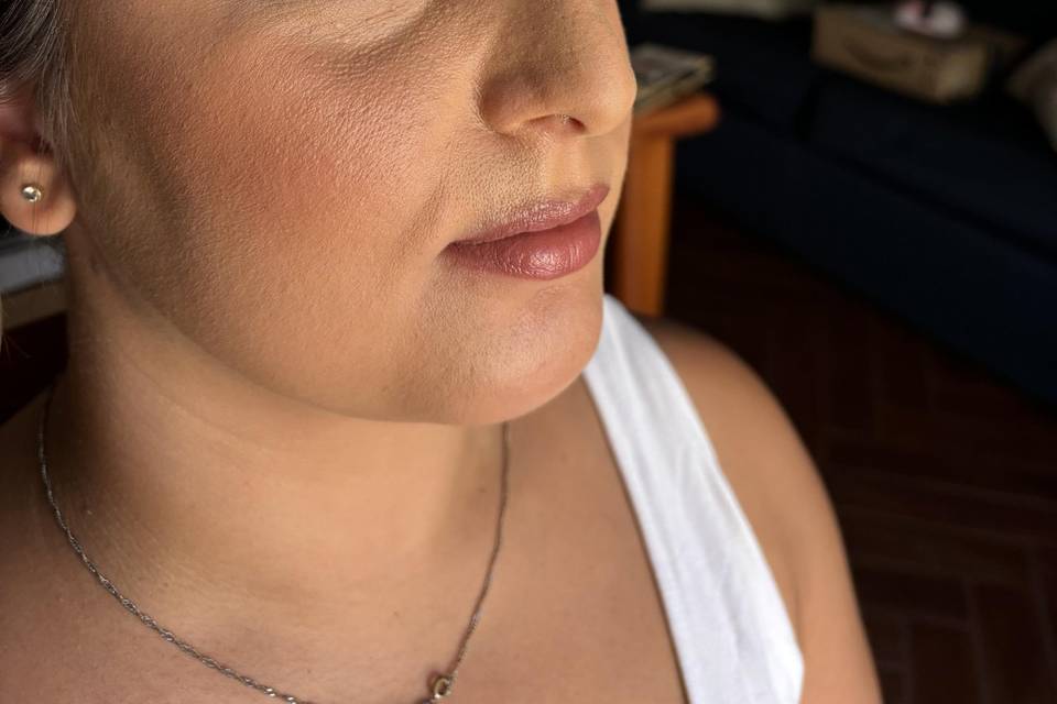 Soft brown make-up