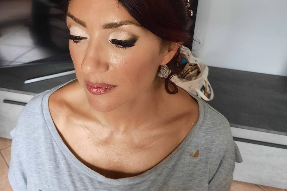 Sposa con un makeup chiaro scu