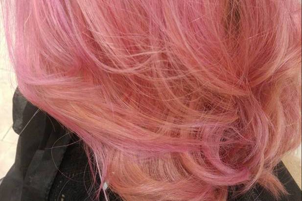 Wavy pink hair