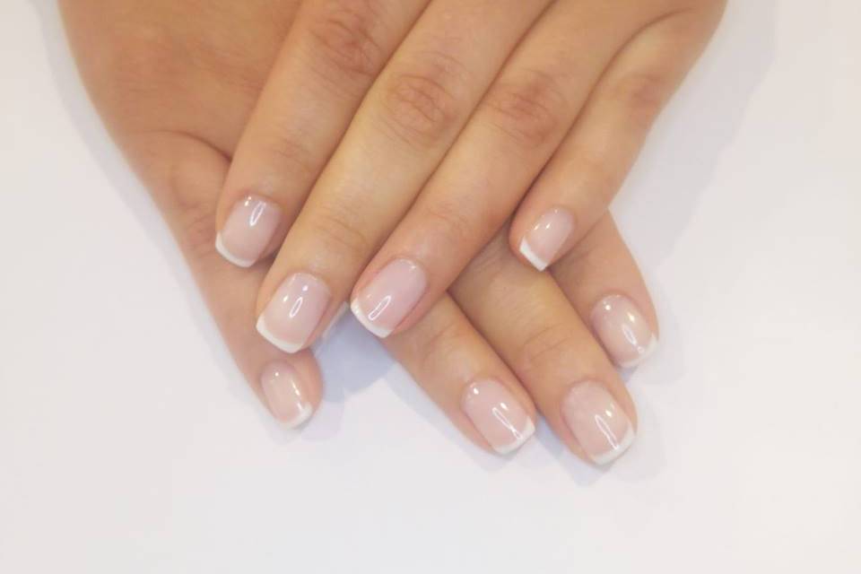 French manicure in gel