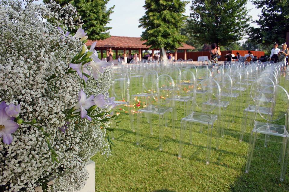 Cerimonia nel giardino piscina