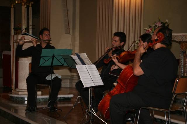 Flauto e trio d'archi in chiesa