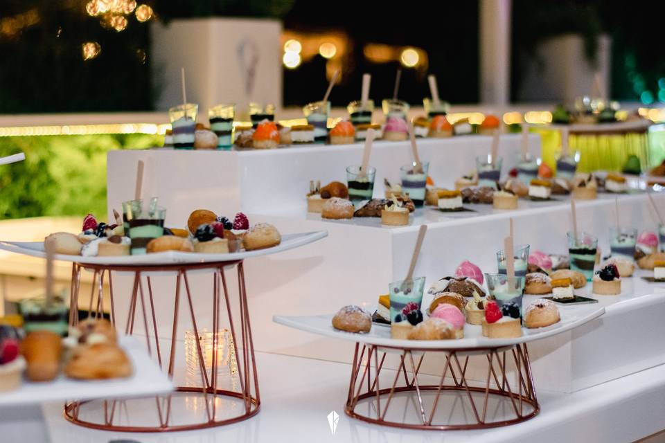 Gran buffet di frutta e dolci