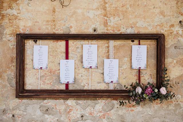 We Love Wedding Stationery - Consulta la disponibilità e i prezzi