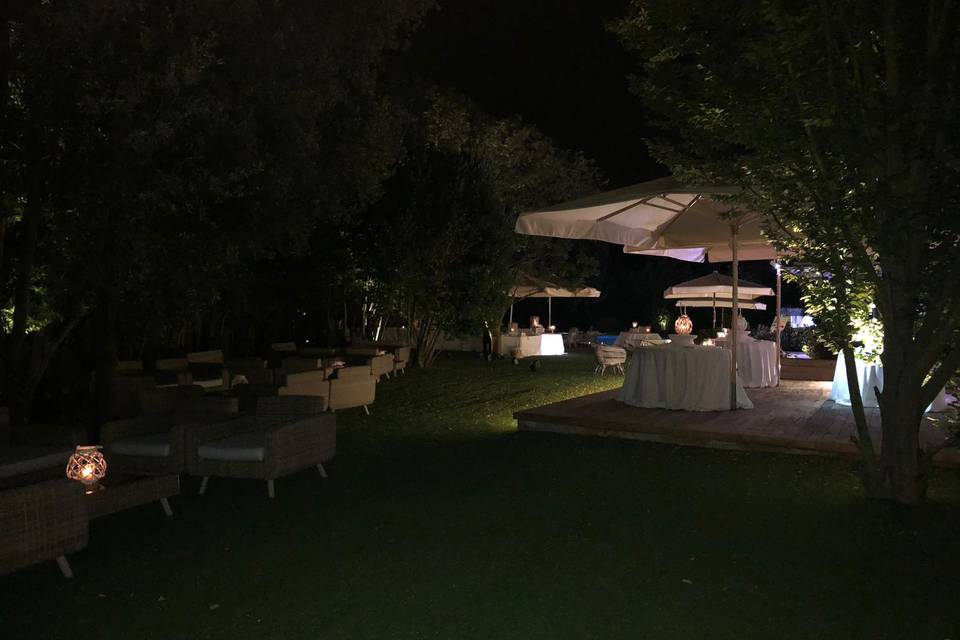 Giardino mediterraneo notturno