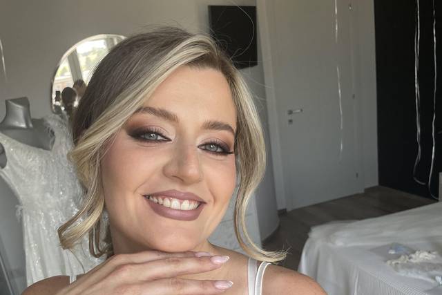 Teresa Lombardi haistyle e make-up